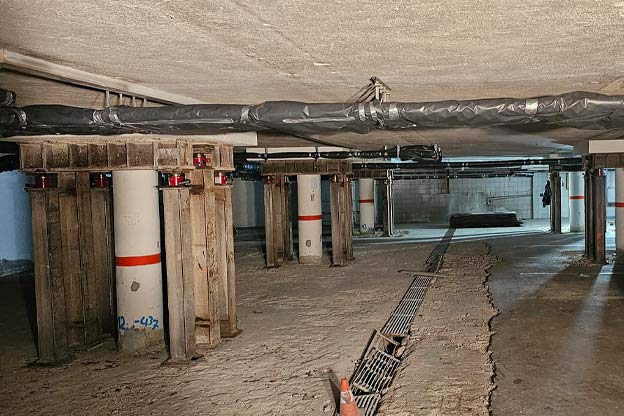 Abfangung Gebäude vor Instandsetzung Stützen.