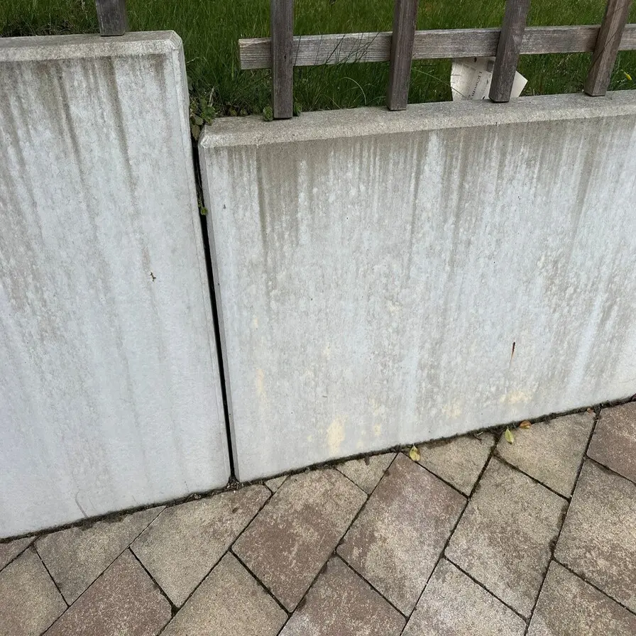 Ausrostungen an Fertigteilen infolge korrodierender Bewehrung.