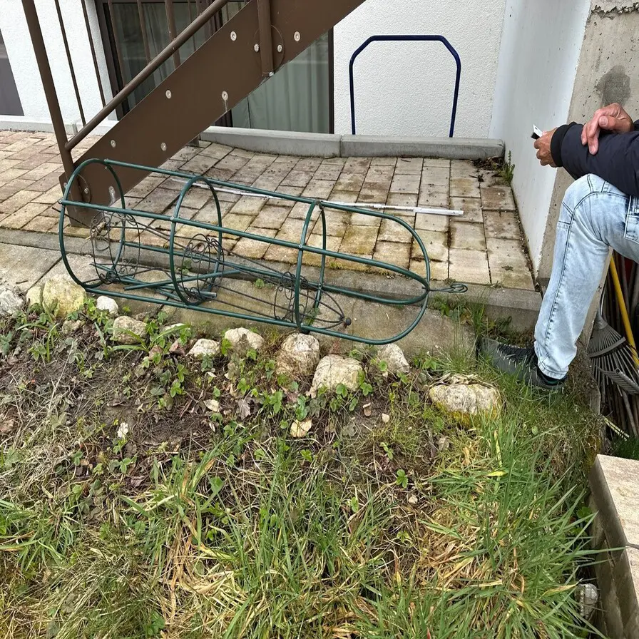 Setzungen im Pflasterbelag im Außenbereich.