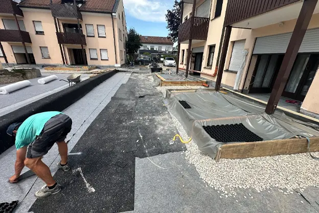 Ausgelegtes Schutzvlies, Betonage neuer Terrassenfundamente